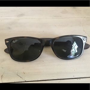 Ray Ban New Wayfarer sunglasses in tortoise green